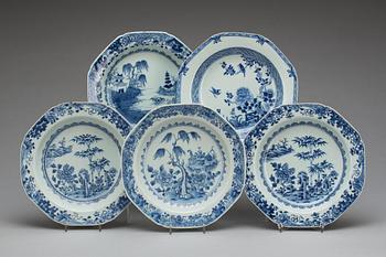 TALLRIKAR, 5 st, porslin, Kina, Qianlong (1736-95).