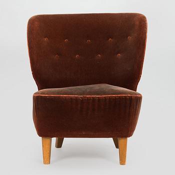 A mid-20th century armchair.