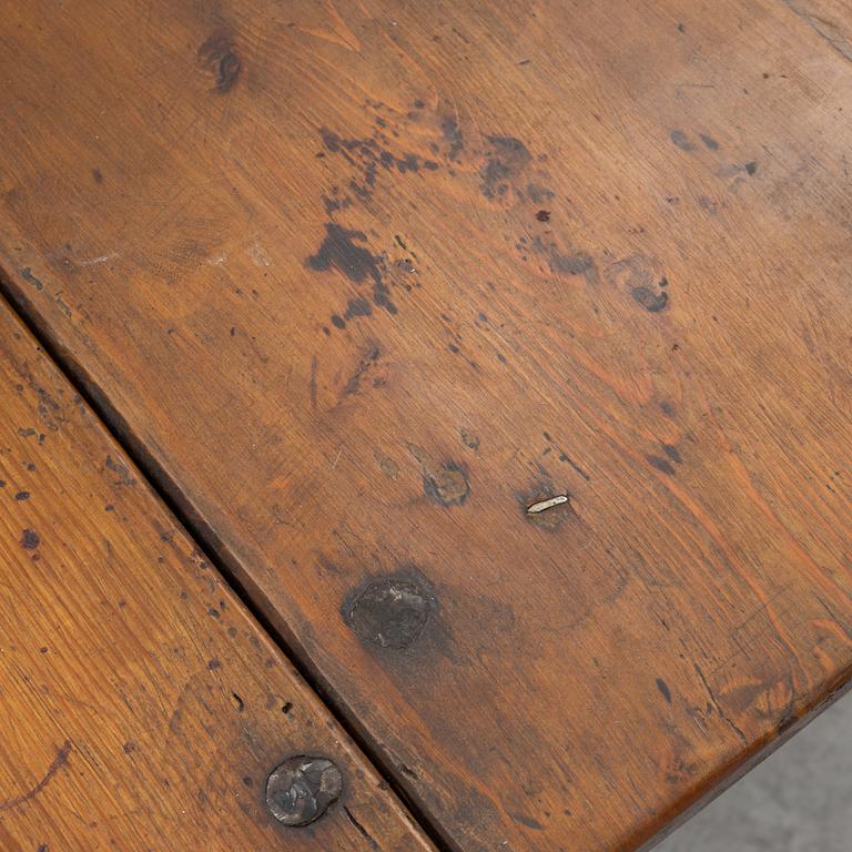 Drop-leaf table, 19th century.
