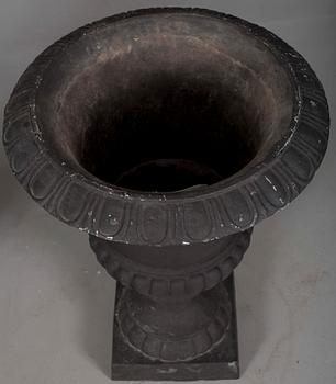 BLOMKRUKOR, ett par, gjutjärn, empirestil, 1900-talets slut.