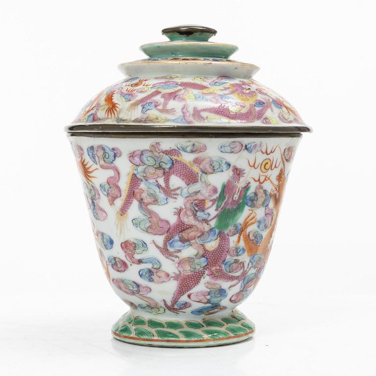 A Chinese famille rose 'dragon' jar with cover, for the Thai market, Qing dynasty, 19th century.