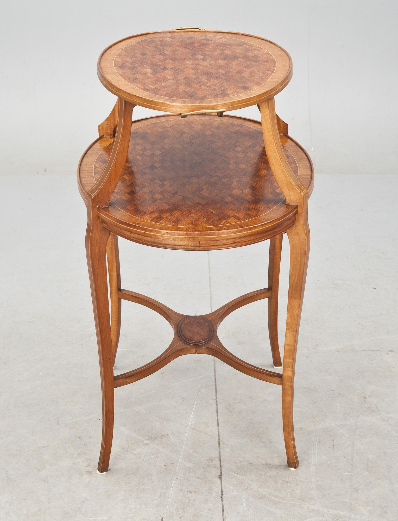 SERVERINGSBORD/ETAGERE. Louis XVI-stil.