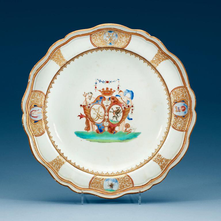 TALLRIK, vapenporslin. Qing dynastin, Qianlong (1736-95).