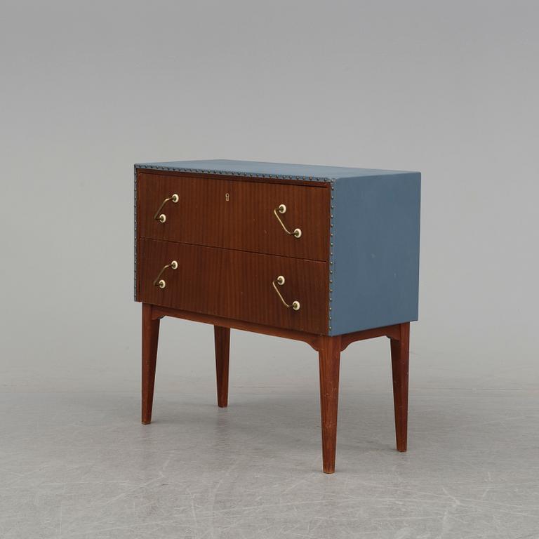 A mahogany chest of drawers, 1940's/50's.