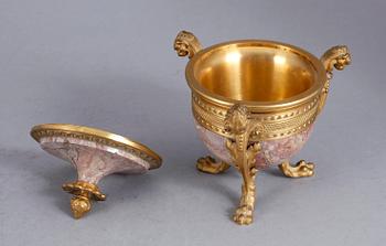 URNA, sten och brons, Empirstil, sekelskiftet 1900.