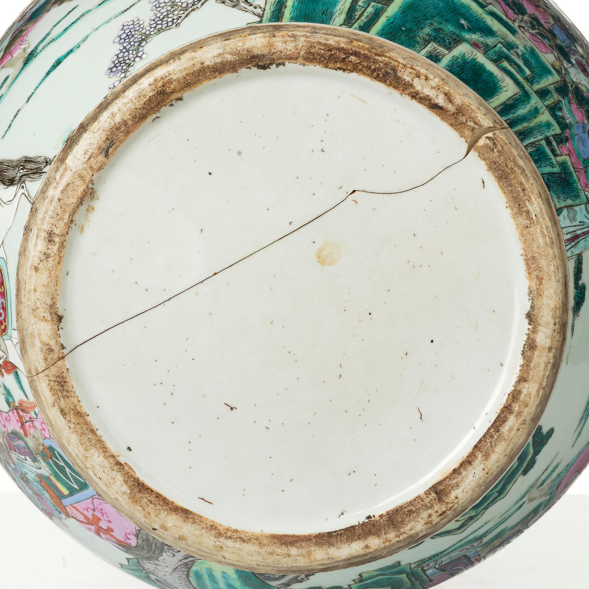 Praktvaser, ett par, porslin. Qingdynastin, 1800-tal.