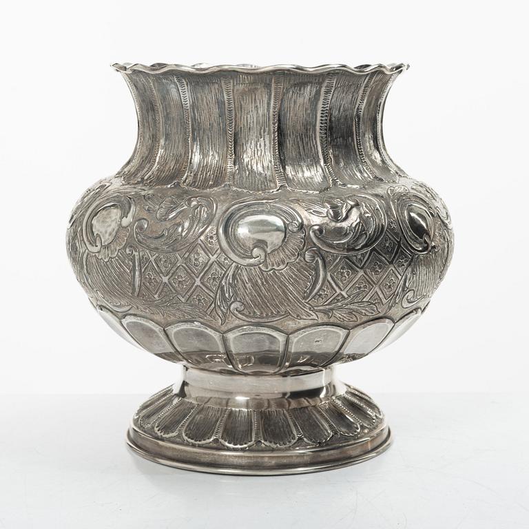 Vase / outer casing, silver, Rococo style, 20th century.