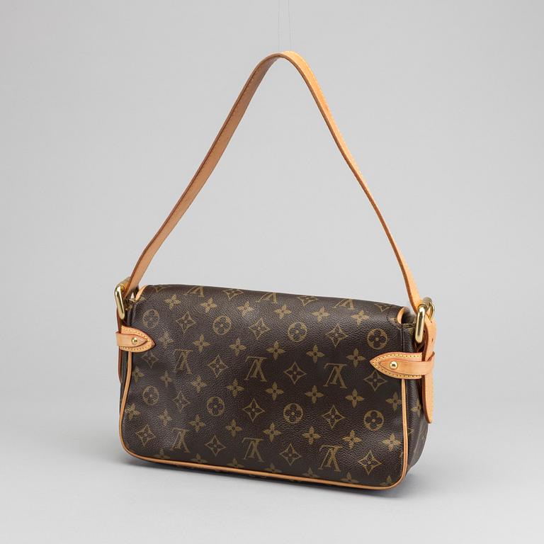 A LOUIS VUITTON "HUDSON" BAG,