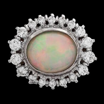 An opal and brilliant cut diamond ring, tot. app. 1 cts.