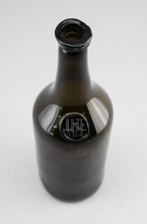 FLASKA, glas, Dalsland, märkt IHE och daterad 1826.