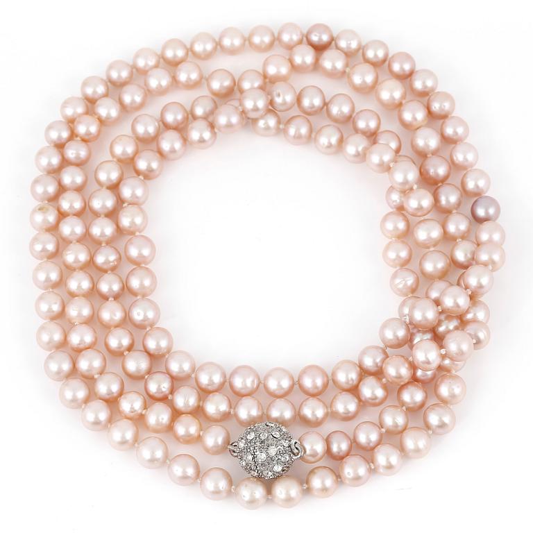 COLLIER, med rosa, odlade pärlor och magnetiskt, försilvrad lås.