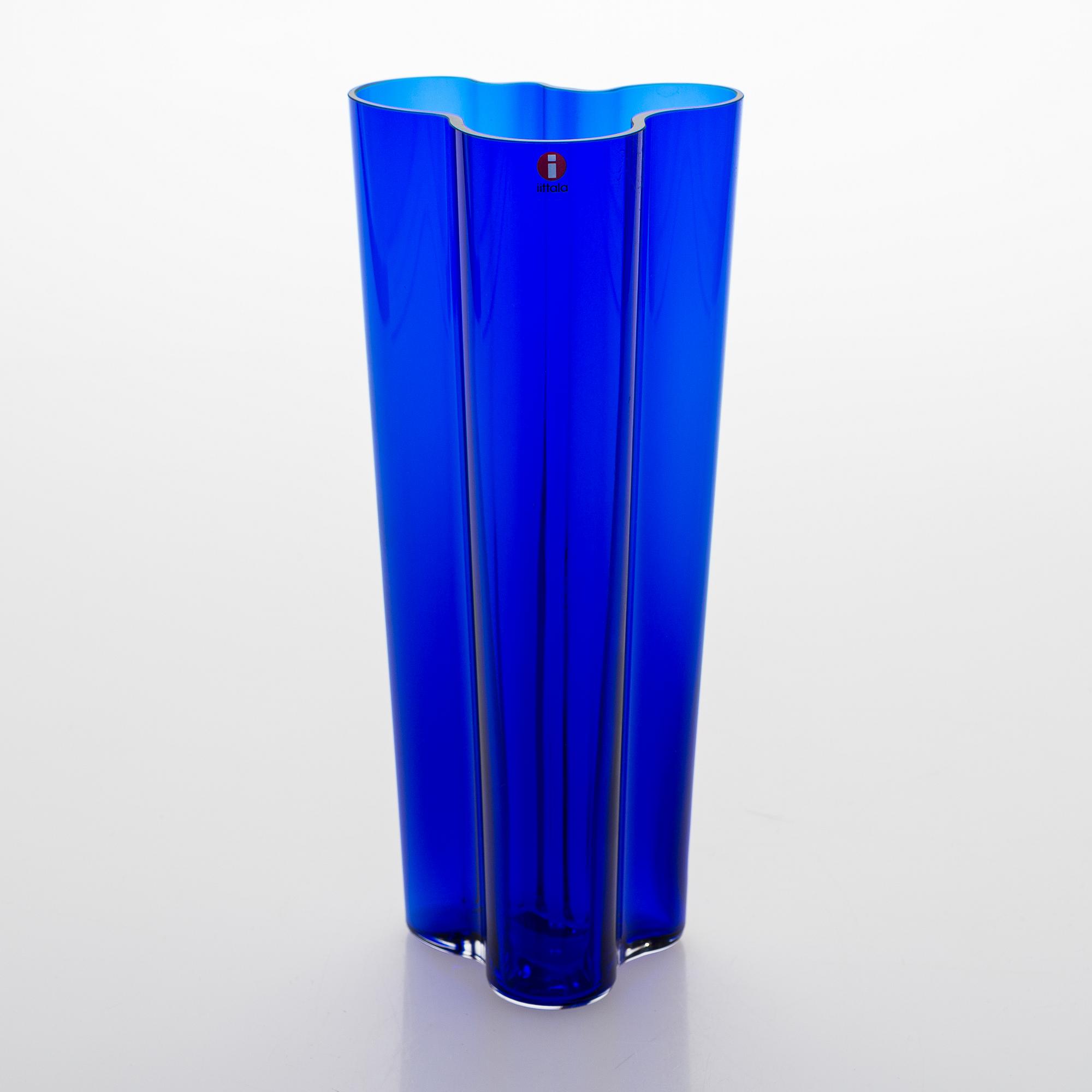 Alvar Aalto, A cobalt blue 'Savoy' glass vase, Iittala 2000s