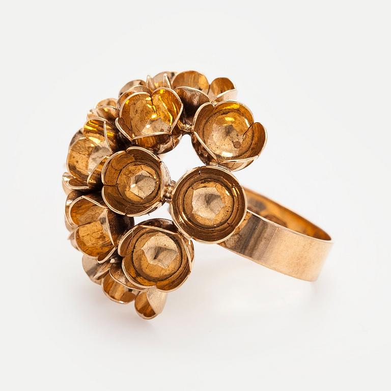 Liisa Vitali, sormus, "Kevät", 14K kultaa, Westerback, Helsinki 1973.