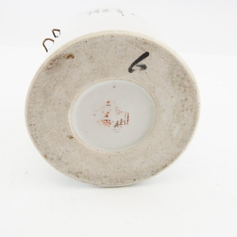 A group of Chinese porcelain, late Qing dynasty/20th Century.