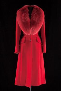 1490. A red cashmere coat with detachable fur neck by Esacada.