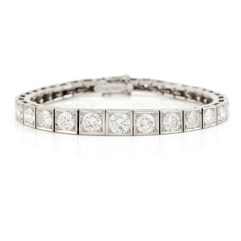 Tennisarmband 18K vitguld med runda briljantslipade diamanter.