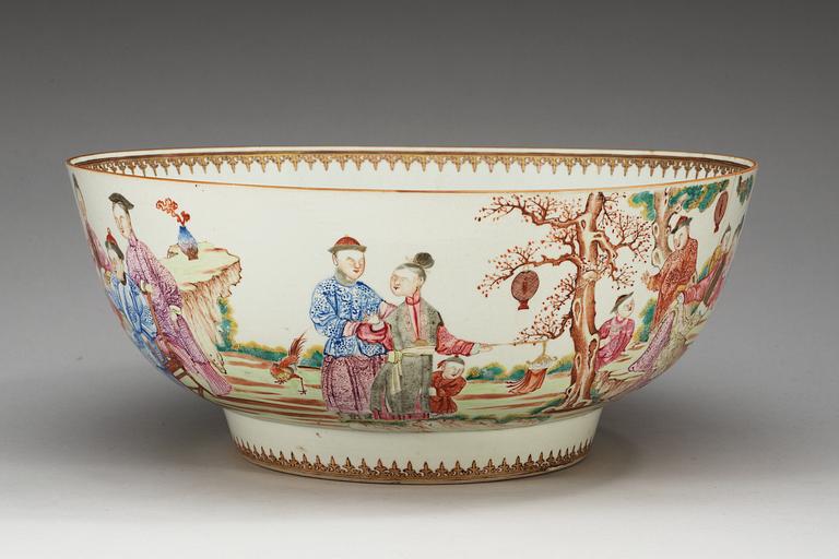 A large famille rose punch bowl, Qing dynasty, Qianlong (1736-95).