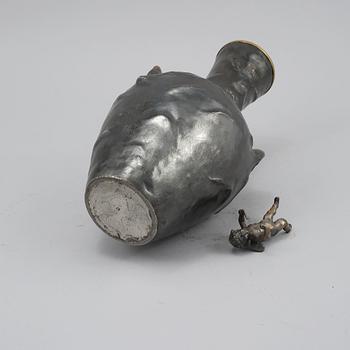 VAS, patinerad vitmetall, jugend, tidigt 1900-tal.