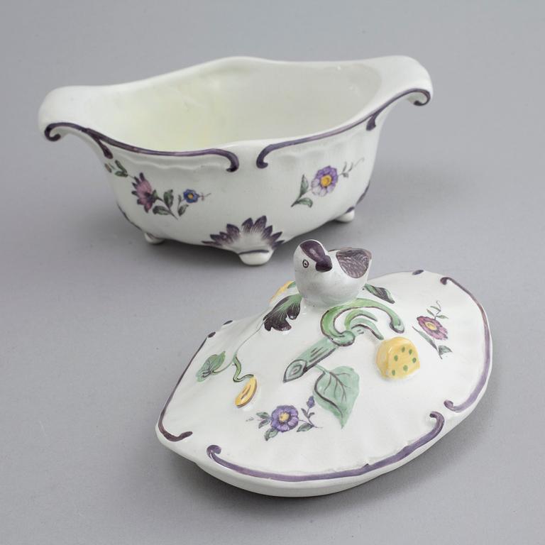90 pieces of earthenware tableware from Rörstrand, model "Rörstrandia", 1930-56.