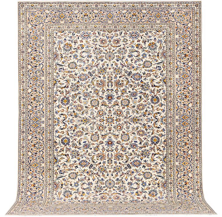 A Kashan carpet, c. 380 x 271 cm.