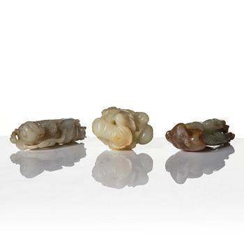 Figuriner, tre stycken, jade. Qingdynastin, 1800-tal.