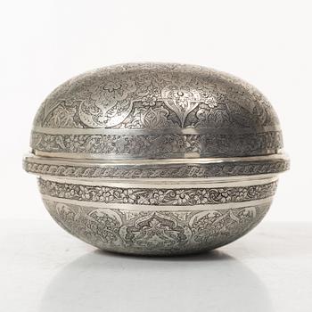 A mid 2oth century Persian silver box, mid-20th century. Total weight 189 grams.