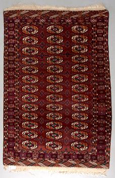 MATTA, Tekke, Turkmen. Ca 207x136 cm.