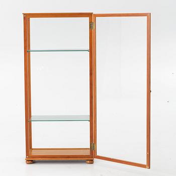 Josef Frank, Display cabinet, model 649, Firma Svenskt Tenn, 2016.