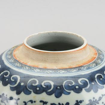 A porcelain jar from the 19th century China.