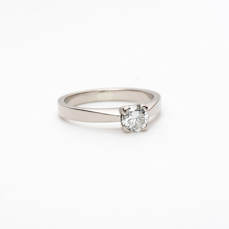 RING, 18K vitguld med briljantslipad diamant, ca 0.60 ct.