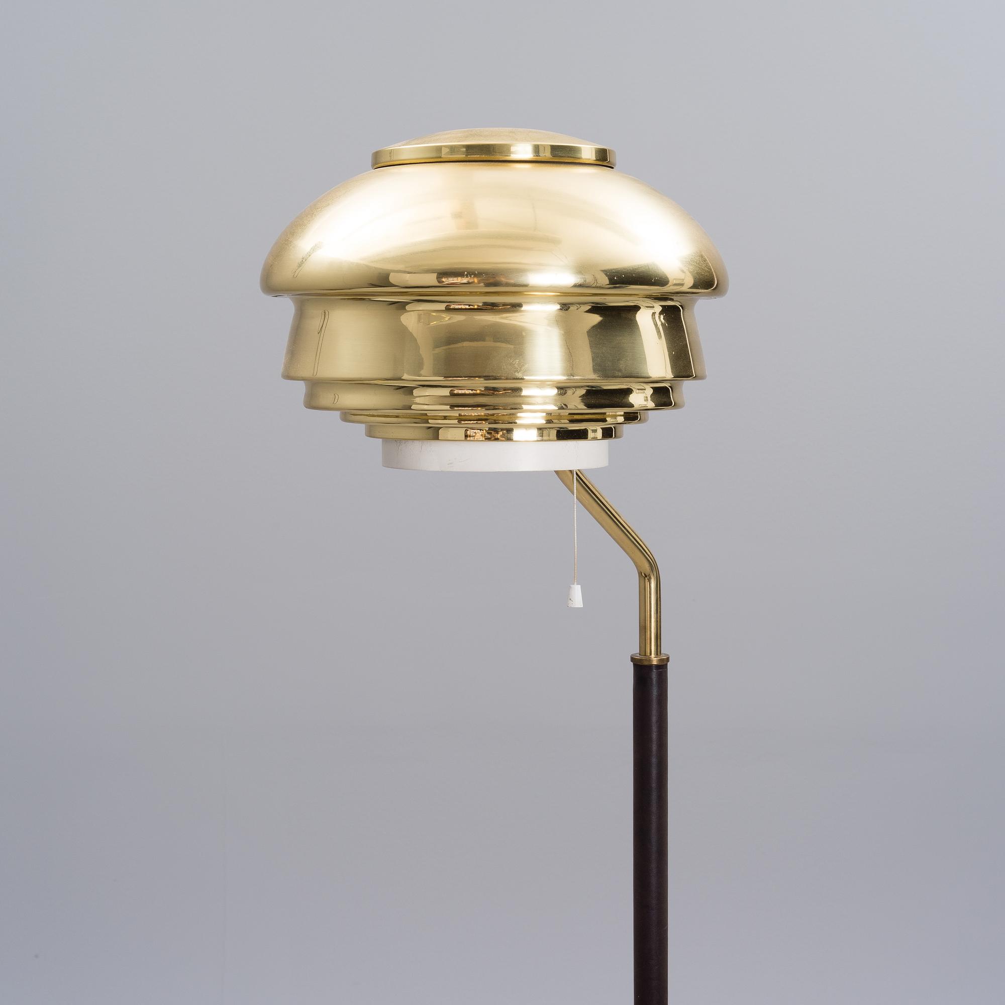 ALVAR AALTO, GOLVLAMPA, A 808. Tillverkad av Valaistustyö Ky.