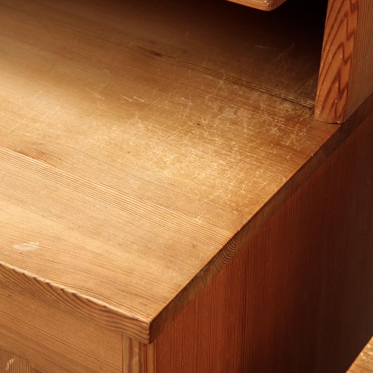 A pair of pine cupboards with shelves by Carl Malmsten.