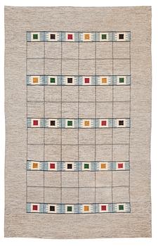 897. CARPET. Flat weave. 293,5 x 189 cm. The signature is unclear. Sweden around 1950.