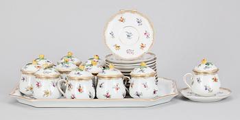 CREMÉKOPPAR,  porslin, 14 delar, Tyskland, 1900-talets början.