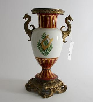 PRAKTVAS, porslin, omkring 1900.