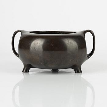 A tripod bronze censer, 19th Century.