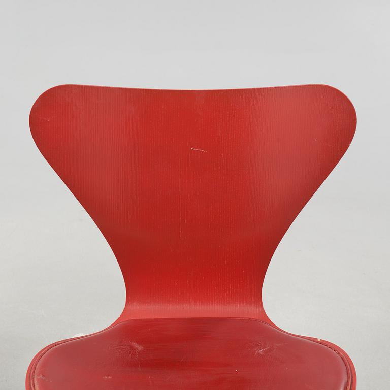 ARNE JACOBSEN, stolar, ett par, "Sjuan", Fritz Hansen, 1995.