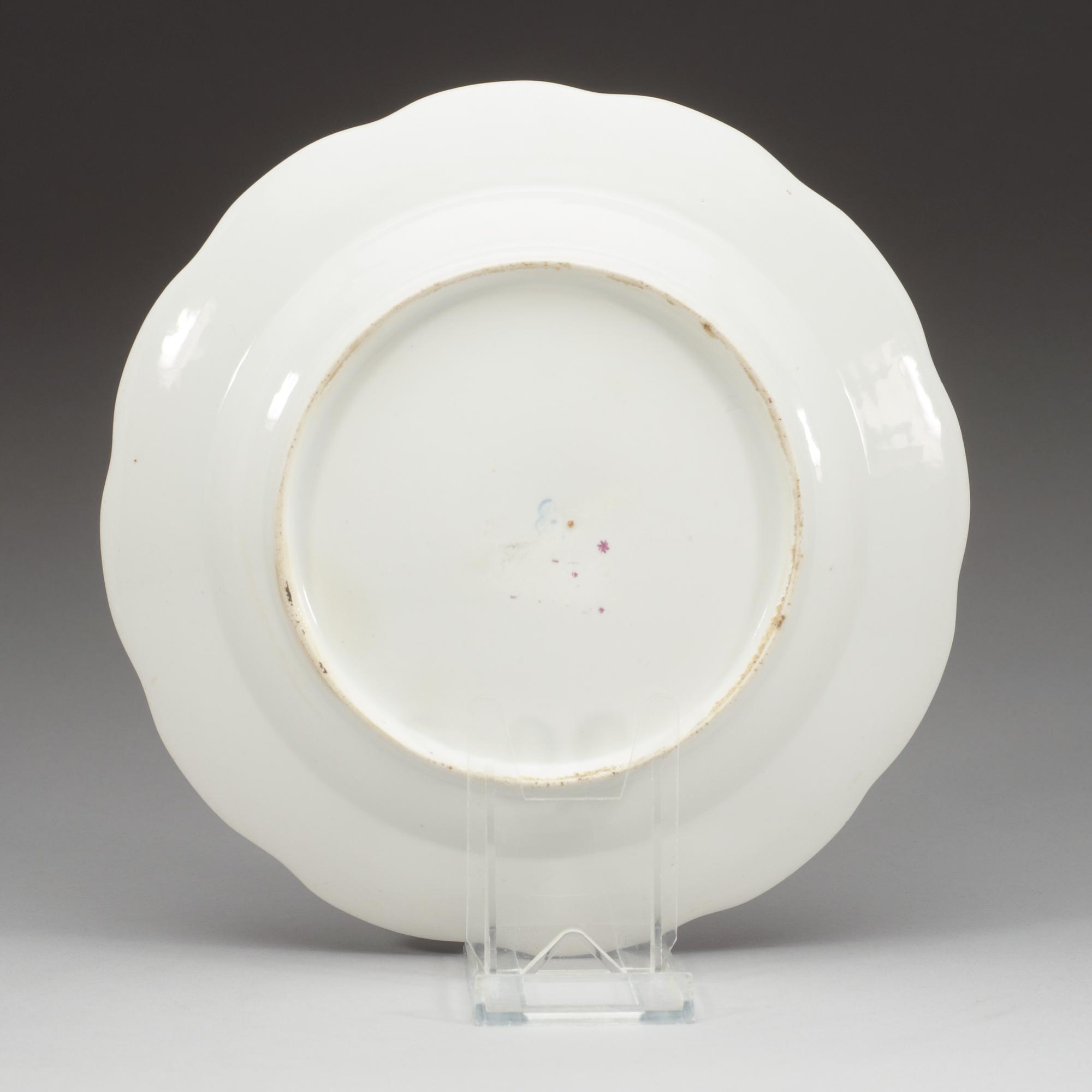 A matched set of eight Russian dinner plates, Imperial porcelianmanufactory, St Petersburg, 18th Century.