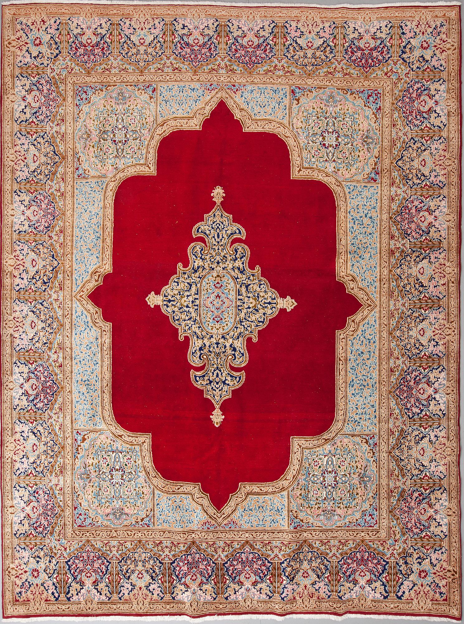 MATTA, old, Kirman, ca 370x275 cm.