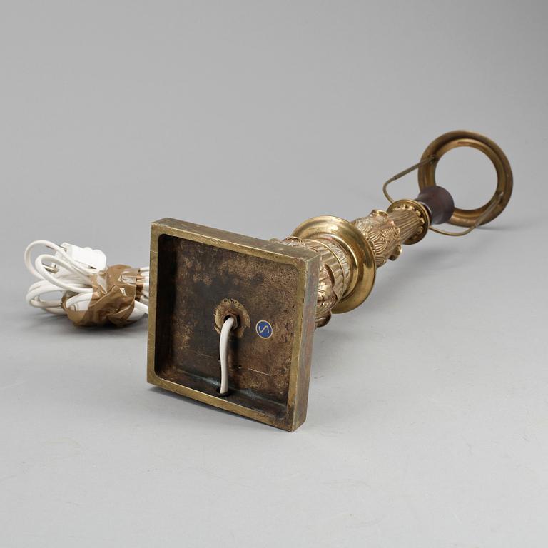 BORDSLAMPA, mässing, empirestil, 1900-talets mitt.