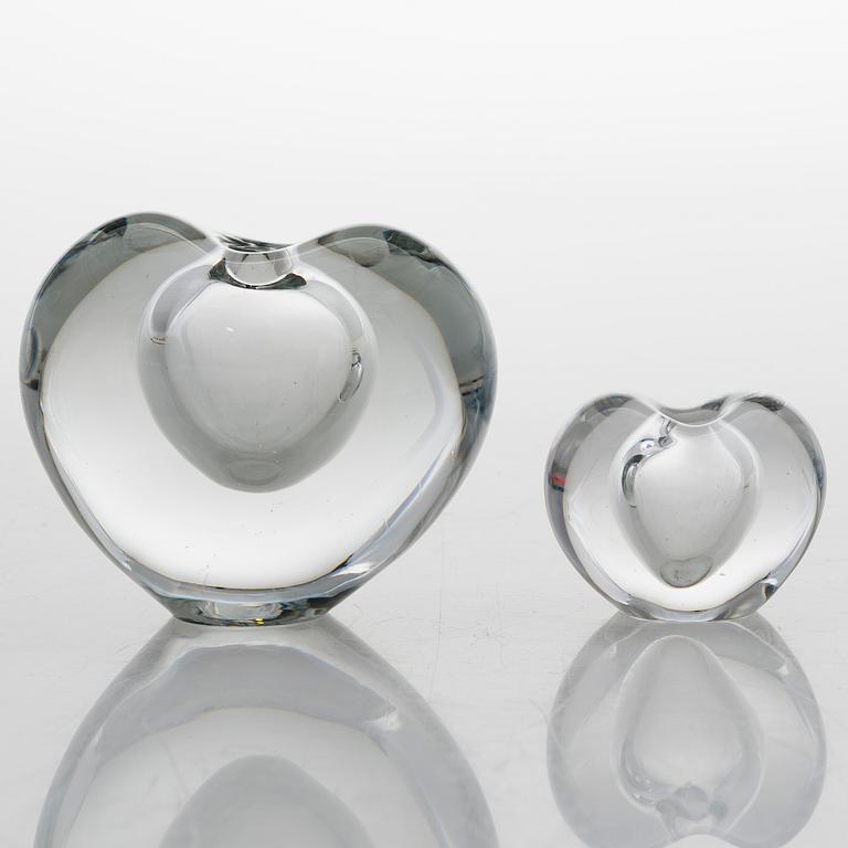 TIMO SARPANEVA, Two Glass Sculptures, "Sydän" (Heart), for Iittala, both signed.