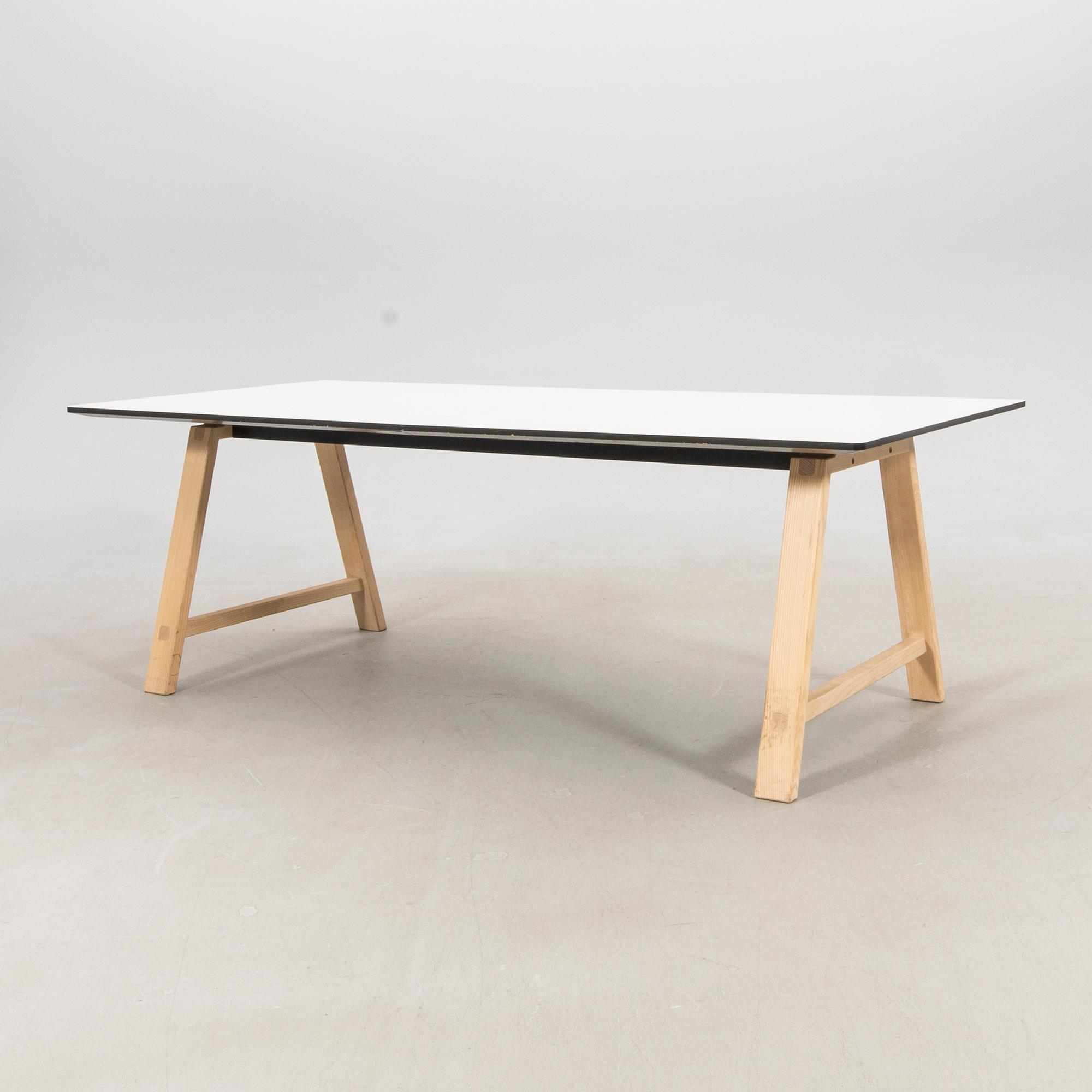 Bykato matbord "T11" för Bröderna Andersen.