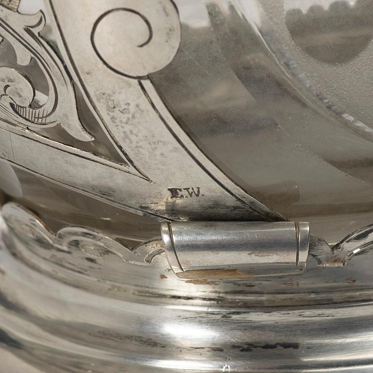 Decanter/wine jug in glass, with mount, possibly silver, early 20th century.