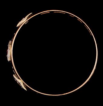 RING, 18 k guld, rubin och vita stenar, svenska stämplar 1903. Total vikt 3 g.