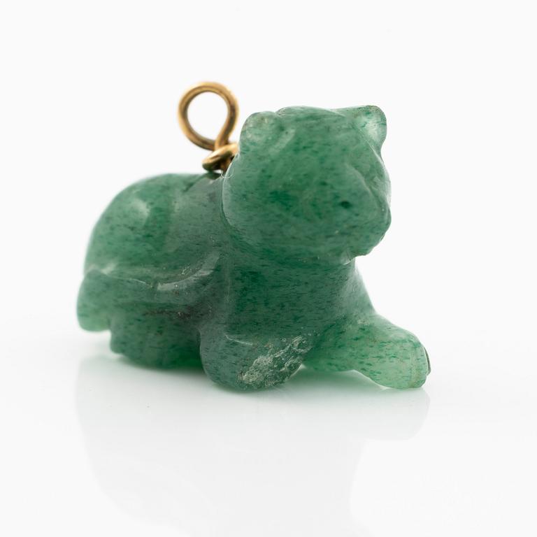 Pendants, 2 pcs, 18K gold and gilt metal with aventurine quartz and possibly jade.