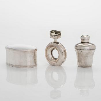 Flakonger, 2 st, silver, samt dosa, sterlingsilver, Finska och svenska stämplar.