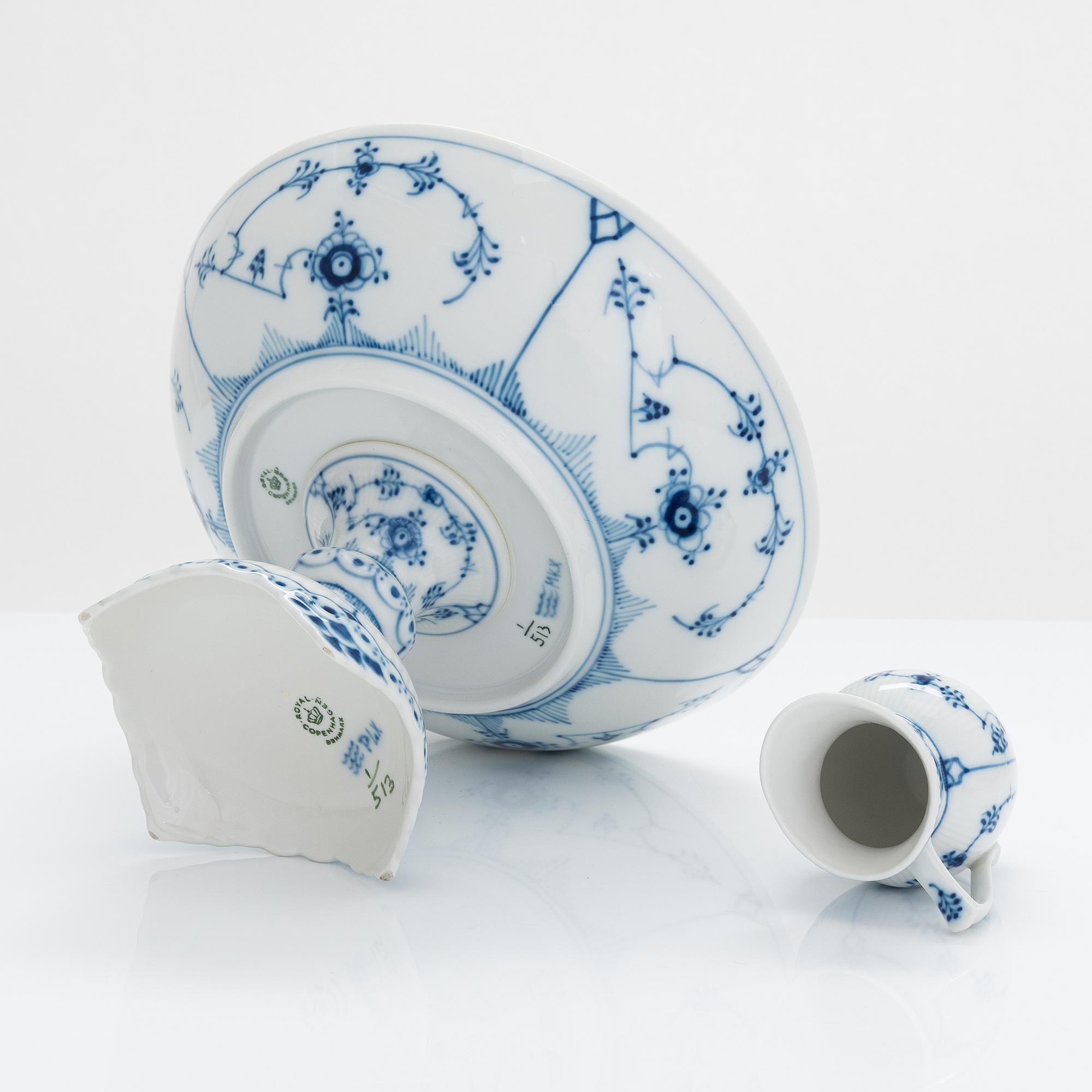 A 31-piece Royal Copenhagen 'Musselmalet' porcelain coffee set.