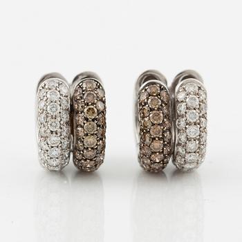 A pair of earrings in 18K gold set with round brilliant-cut white and brown diamonds.