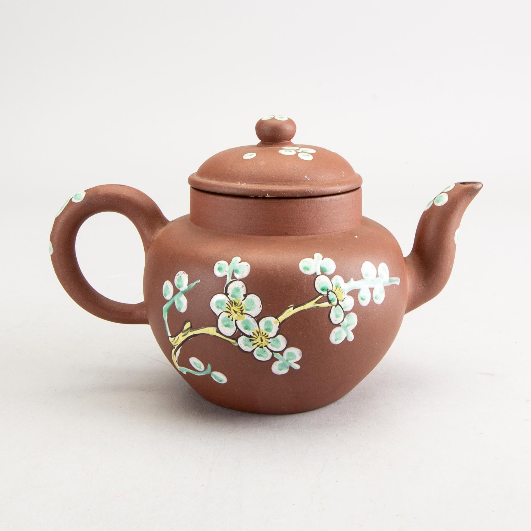 TEKANNOR 6 st Kina 1900-tal delvis glaserat lergods.