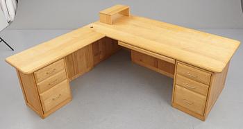 A large 20th century desk, Pompanoosuuc Mills, Canada.